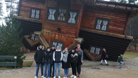 "Dom do góry nogami" CEPR Szymbark -Grupa Francuzów - 14.11.2021r.