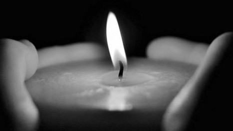 Grafika z tekstem kondolencji widocznym również w treści artykułu