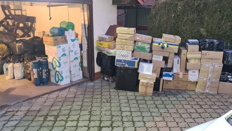 Paczka czekają na załadunek do samochodu