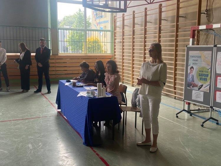 Jury_i_Dyrektor_szkoy_oraz_koordynatorzy_projektu_BON_TON