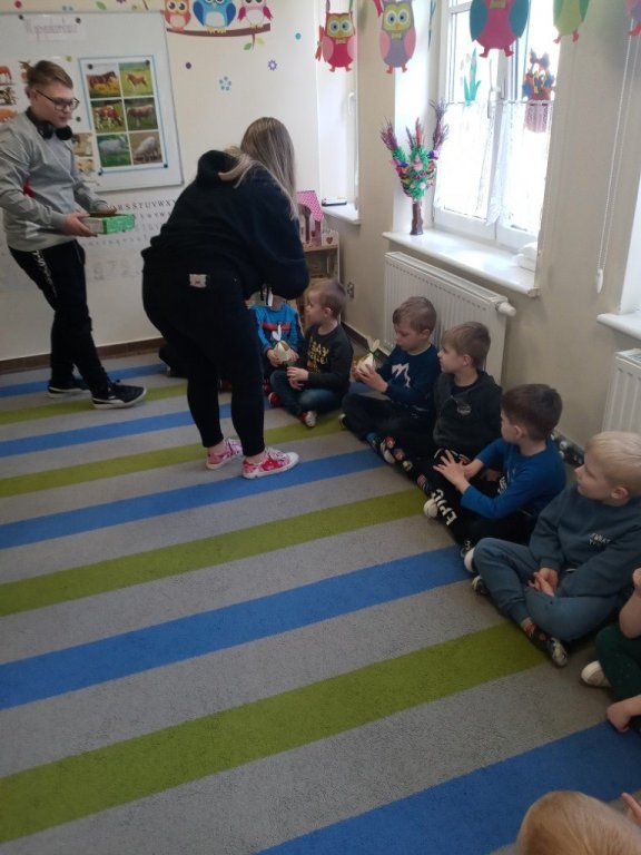 Wolontariusze z Klubu Wolontariatu " Iskierka Nadziei"