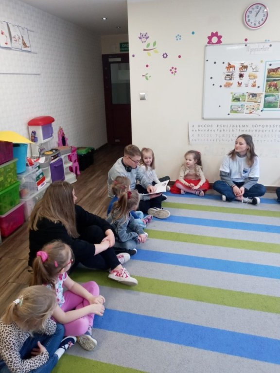 Wolontariusze z Klubu Wolontariatu " Iskierka Nadziei"