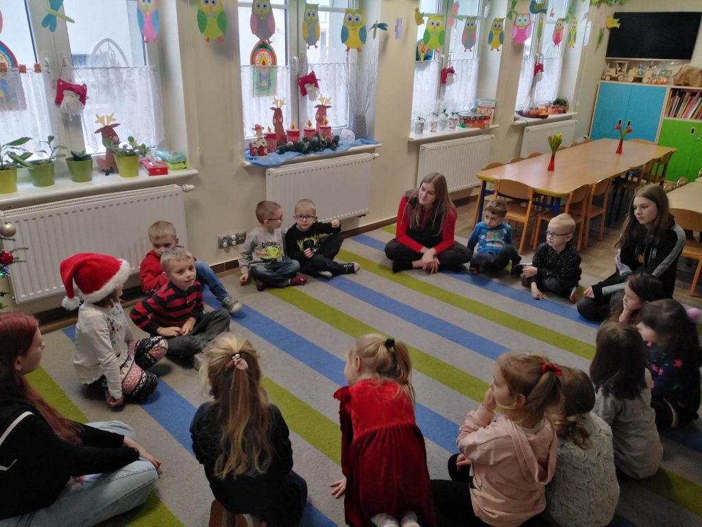 Wolontariusze z wizytą u przedszkolaków