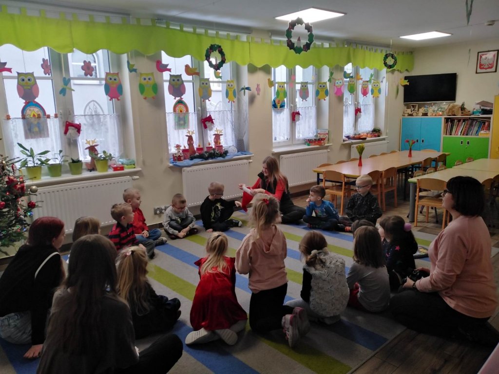 Wolontariusze z wizytą u przedszkolaków