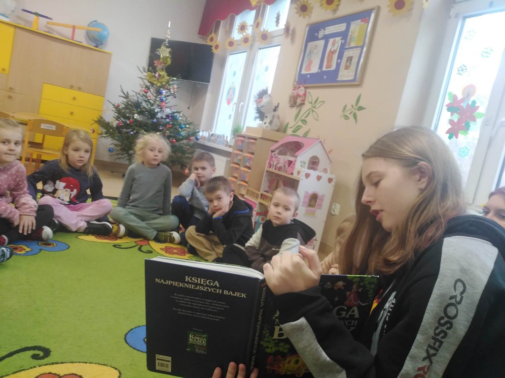 Wolontariusze z wizytą u przedszkolaków