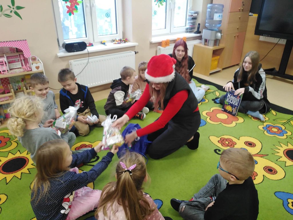 Wolontariusze z wizytą u przedszkolaków