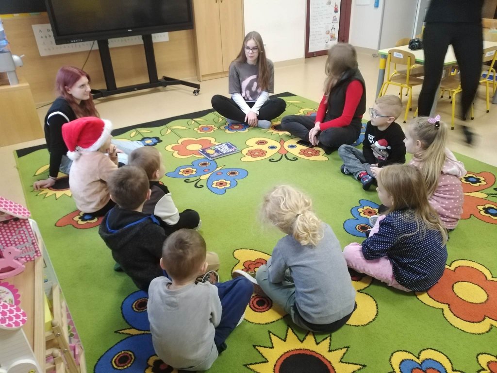 Wolontariusze z wizytą u przedszkolaków