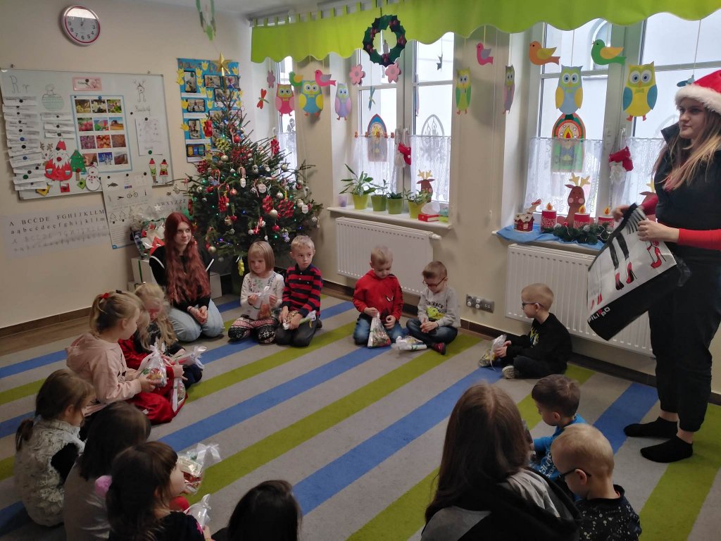 Wolontariusze z wizytą u przedszkolaków