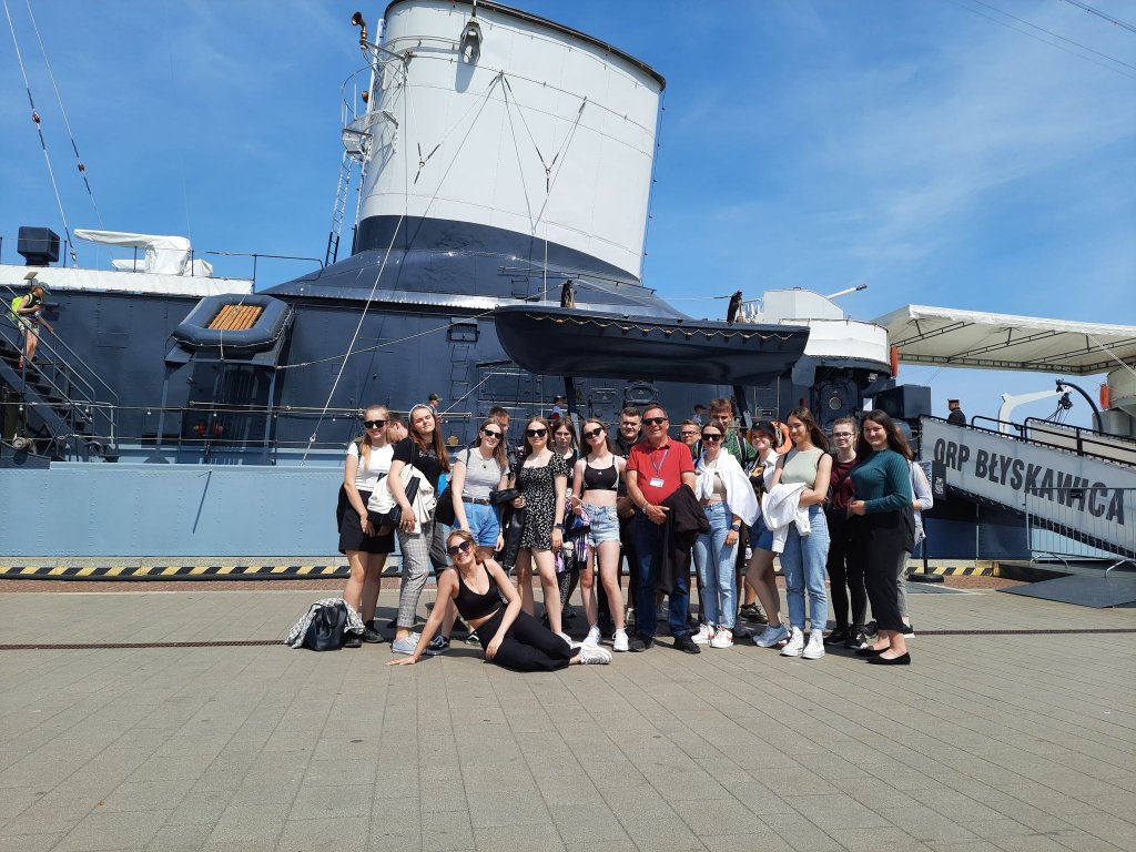 Wzgórze zwiedza ORP Błyskawicę