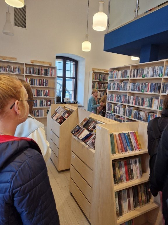Wycieczka do biblioteki publicznej