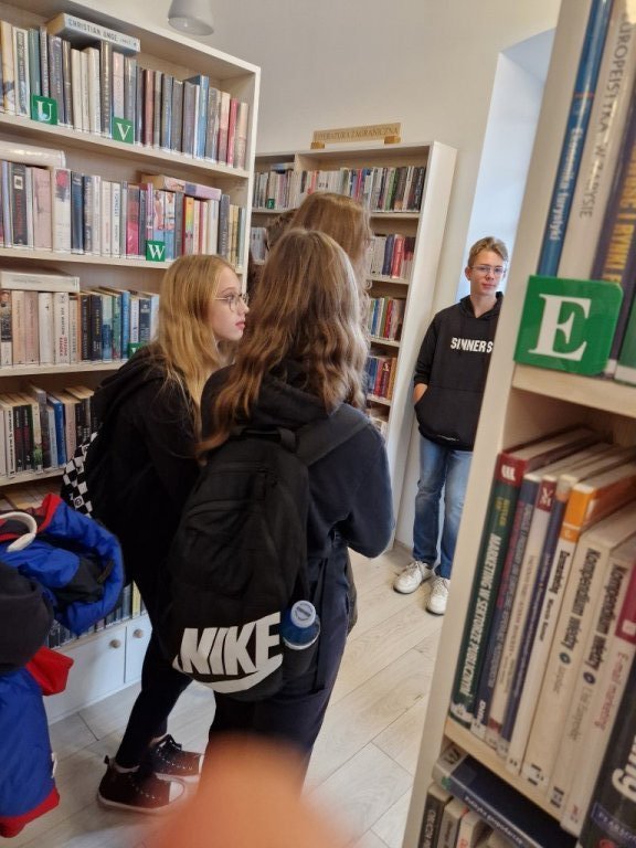 Wycieczka do biblioteki publicznej