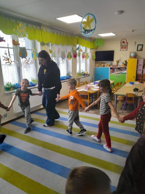 Przeprowadzenie akcji samopomocy na rzecz przedszkolaków  z przedszkola Sióstr Miłosierdzia Świętego Wincentego A. Paulo z Domu Dziecka w Kartuzach