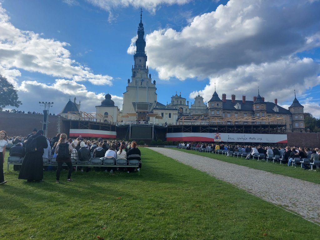 Widok na Wały Jagiellońskie, na których odbyło się przywitanie młodzieży z diecezji pelplińskiej